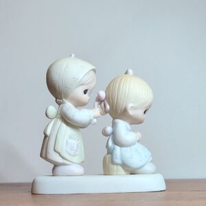 Precious Moments Figurine - To A Very Special Sister 1983
